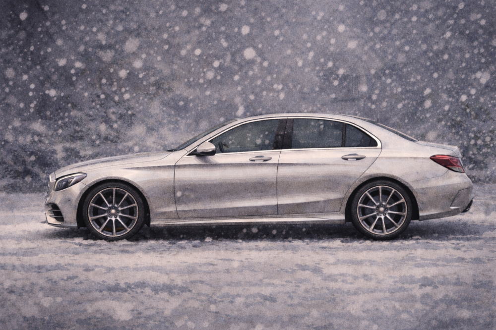 ベンツは本当に盗難されにくいを解説する記事用イメージ画像。雪が降り続く様子と高級車風イラスト。